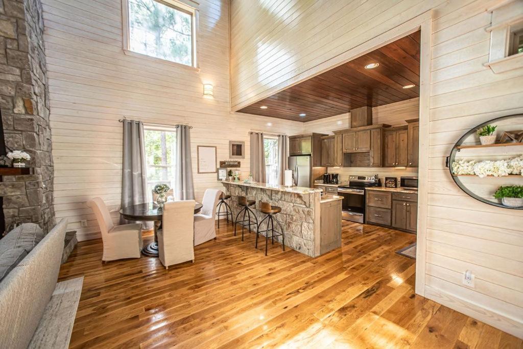 Merlot Mountain - Heated Spa Pool And Hot Tub! Cabin Broken Bow Esterno foto